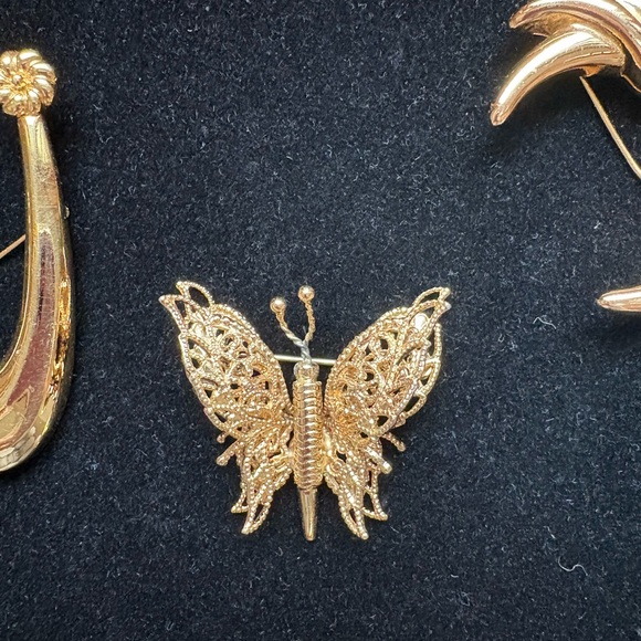 Monet Brooch Lot - Picture 3 of 7